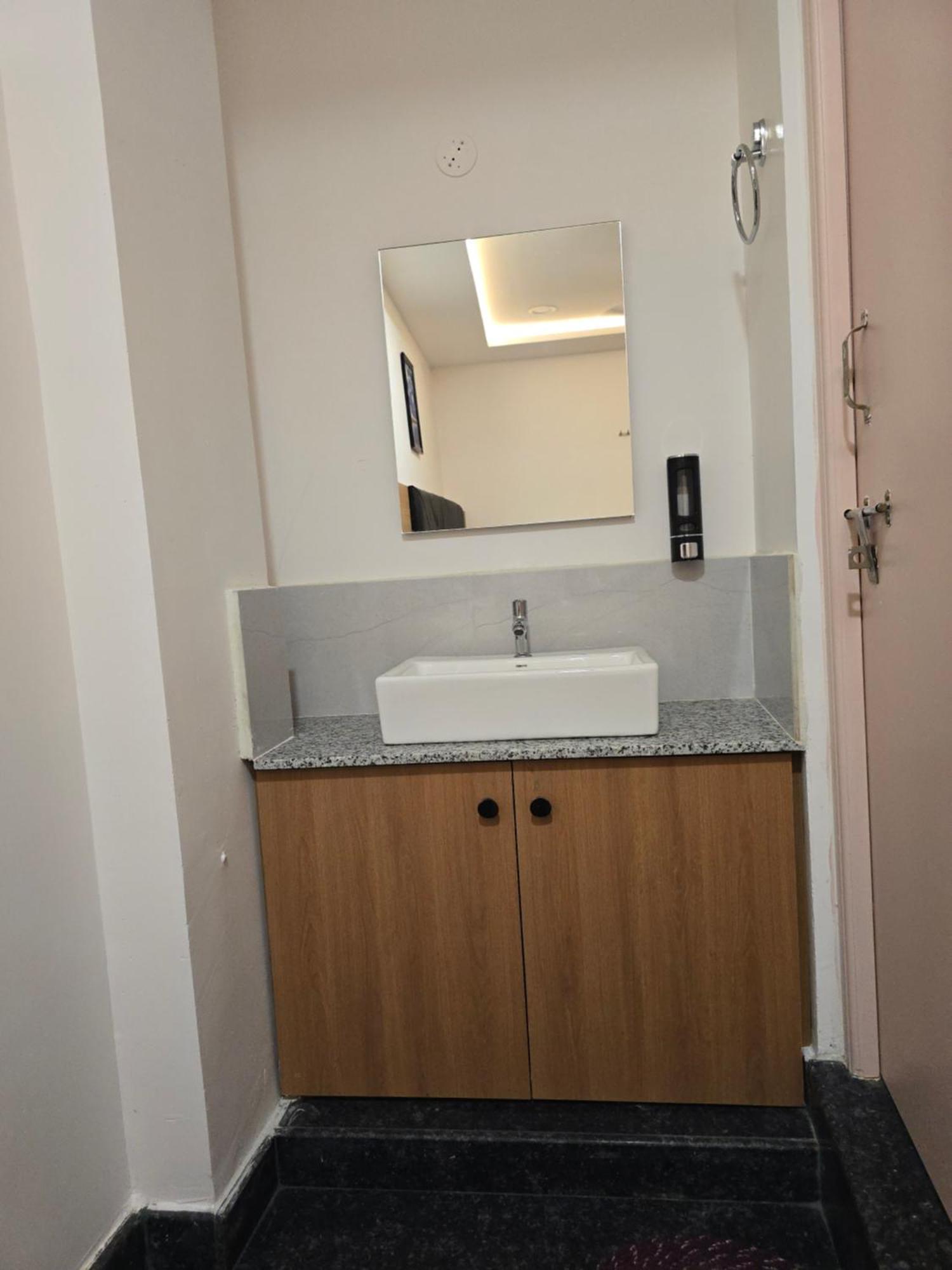 Hotel Shreem Sesha Sai Residency Tiruvannāmalai Zimmer foto