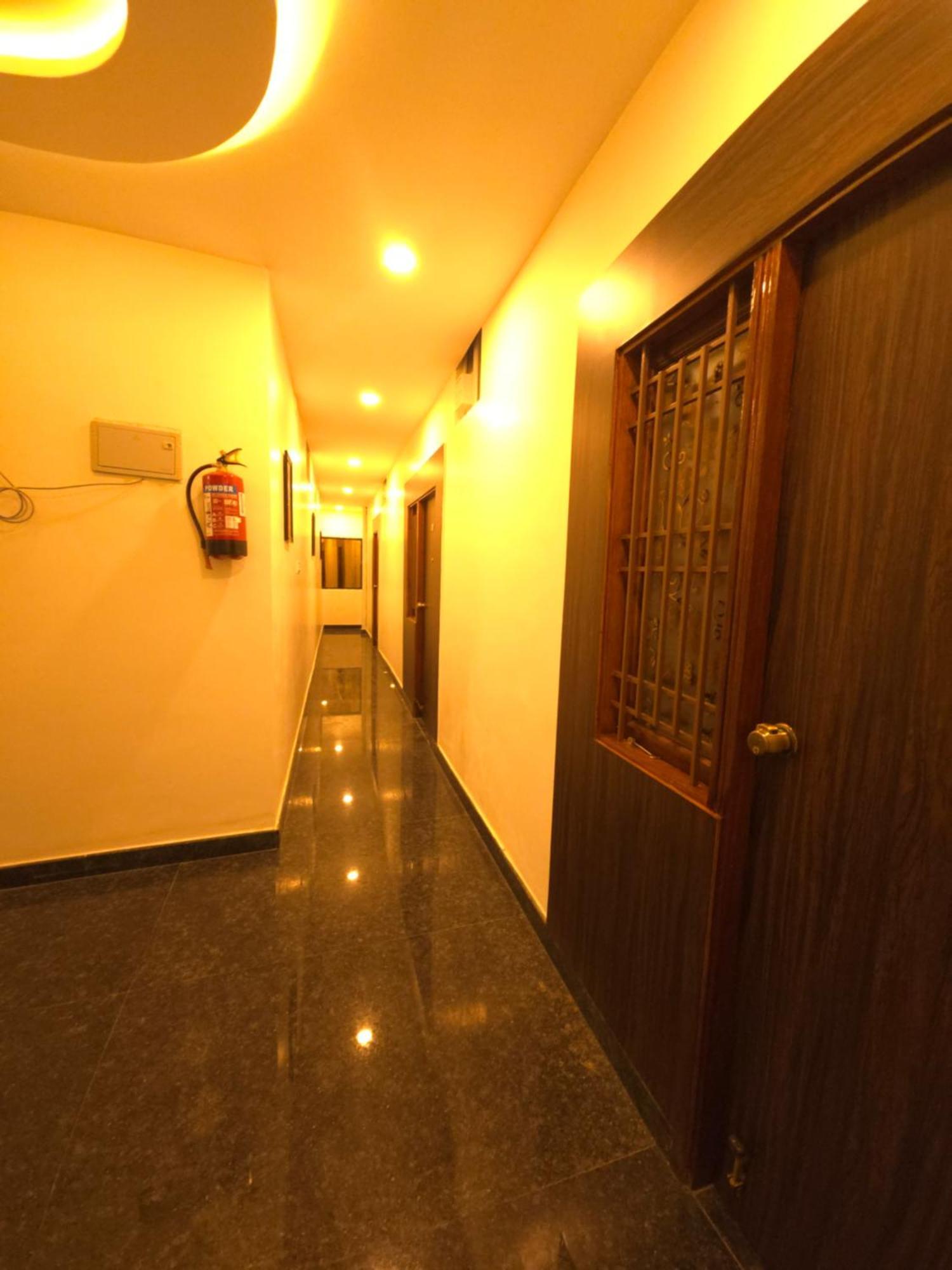 Hotel Shreem Sesha Sai Residency Tiruvannāmalai Exterior foto